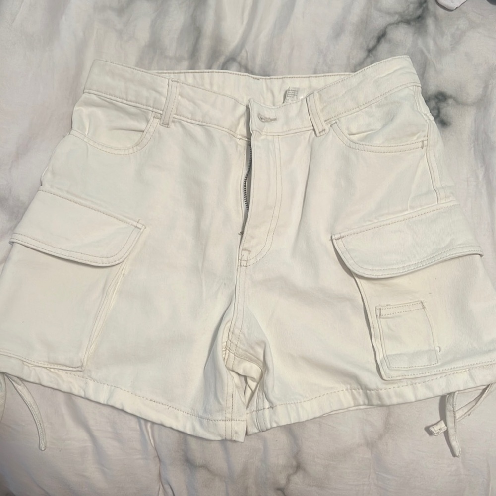 H&M white cargo shorts